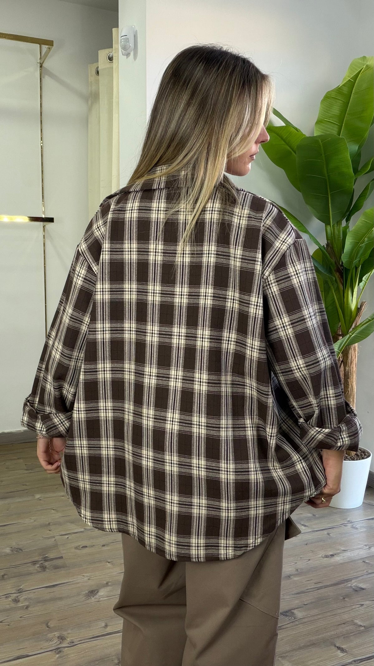Set top e camicia marrone