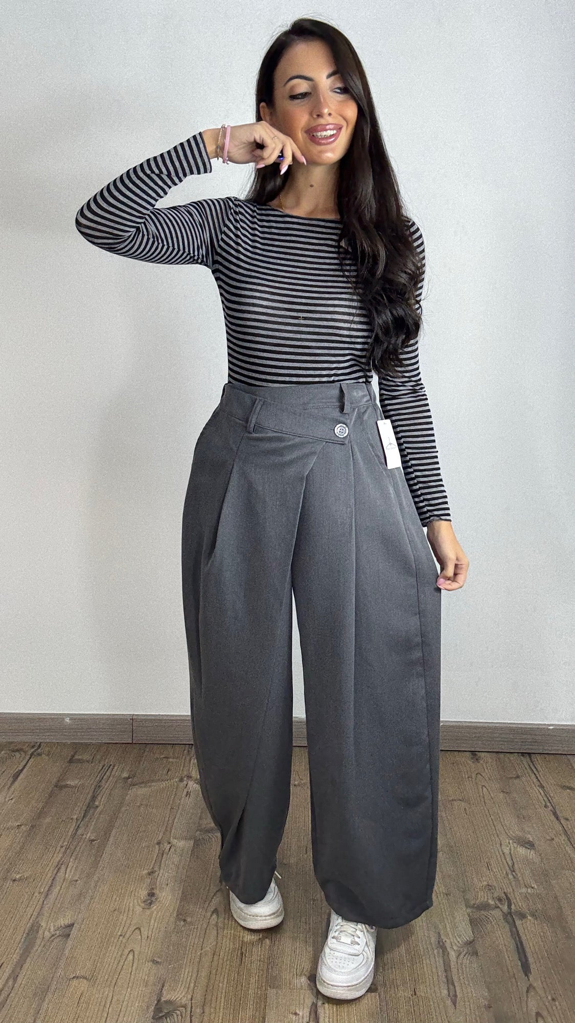 Pantalone bottone asimmetrico