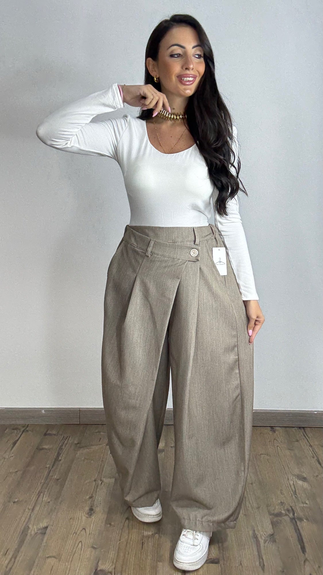 Pantalone bottone asimmetrico