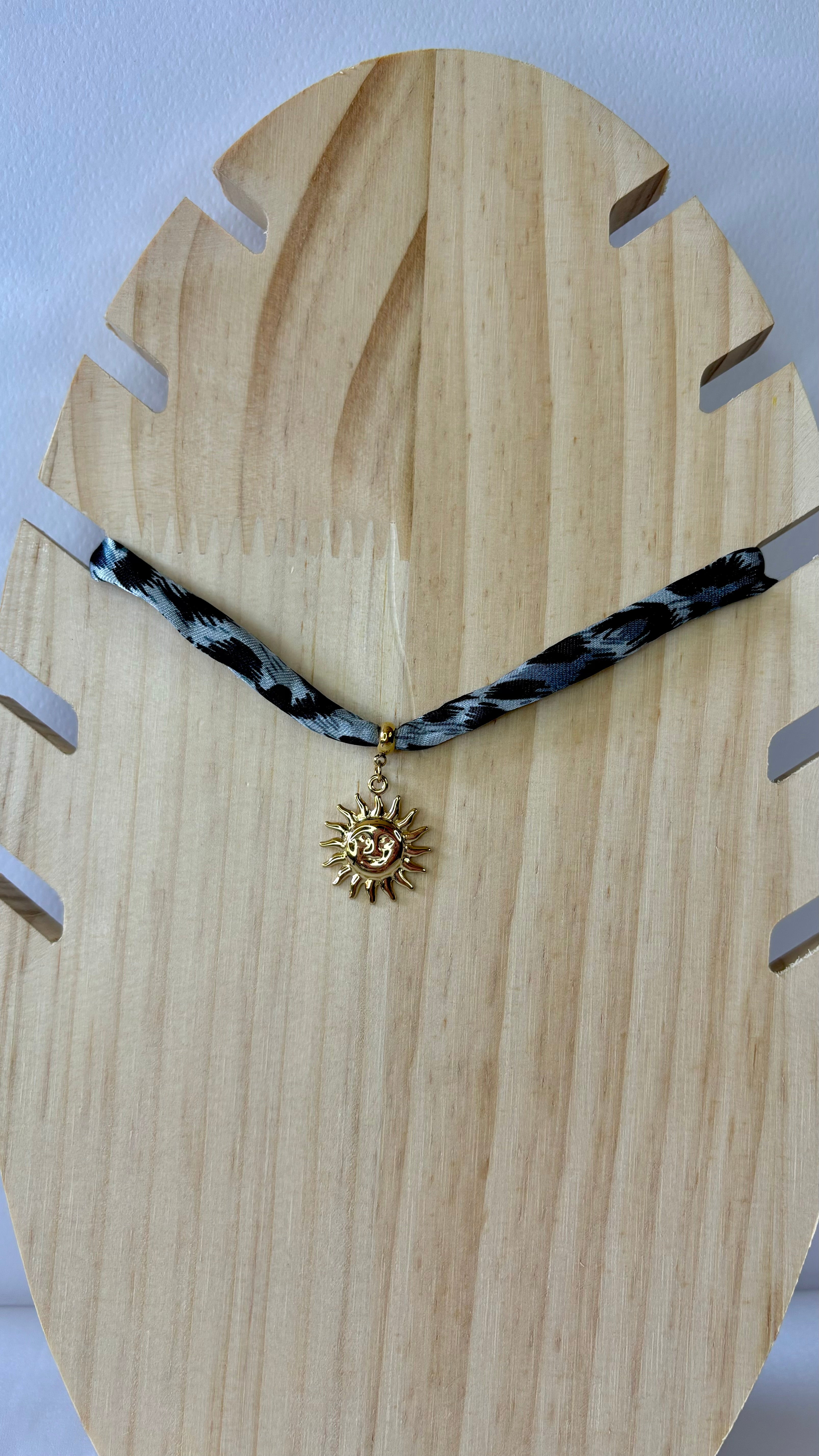 Choker con ciondolo