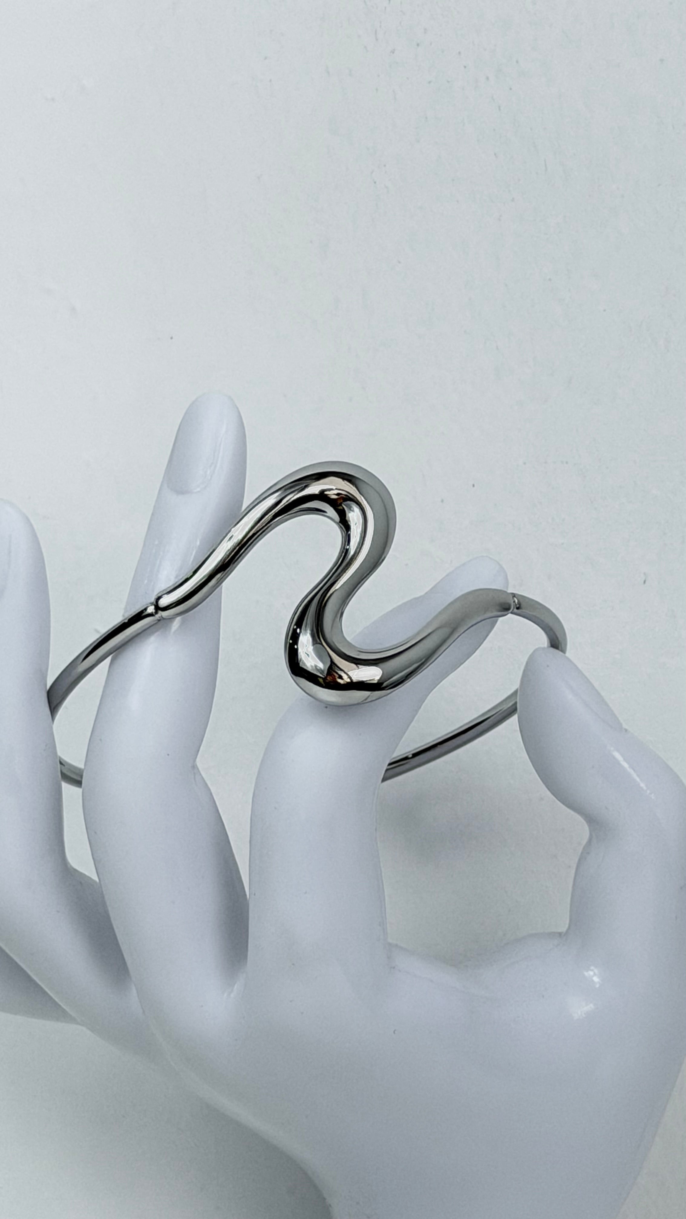 Bracciale rigido onda