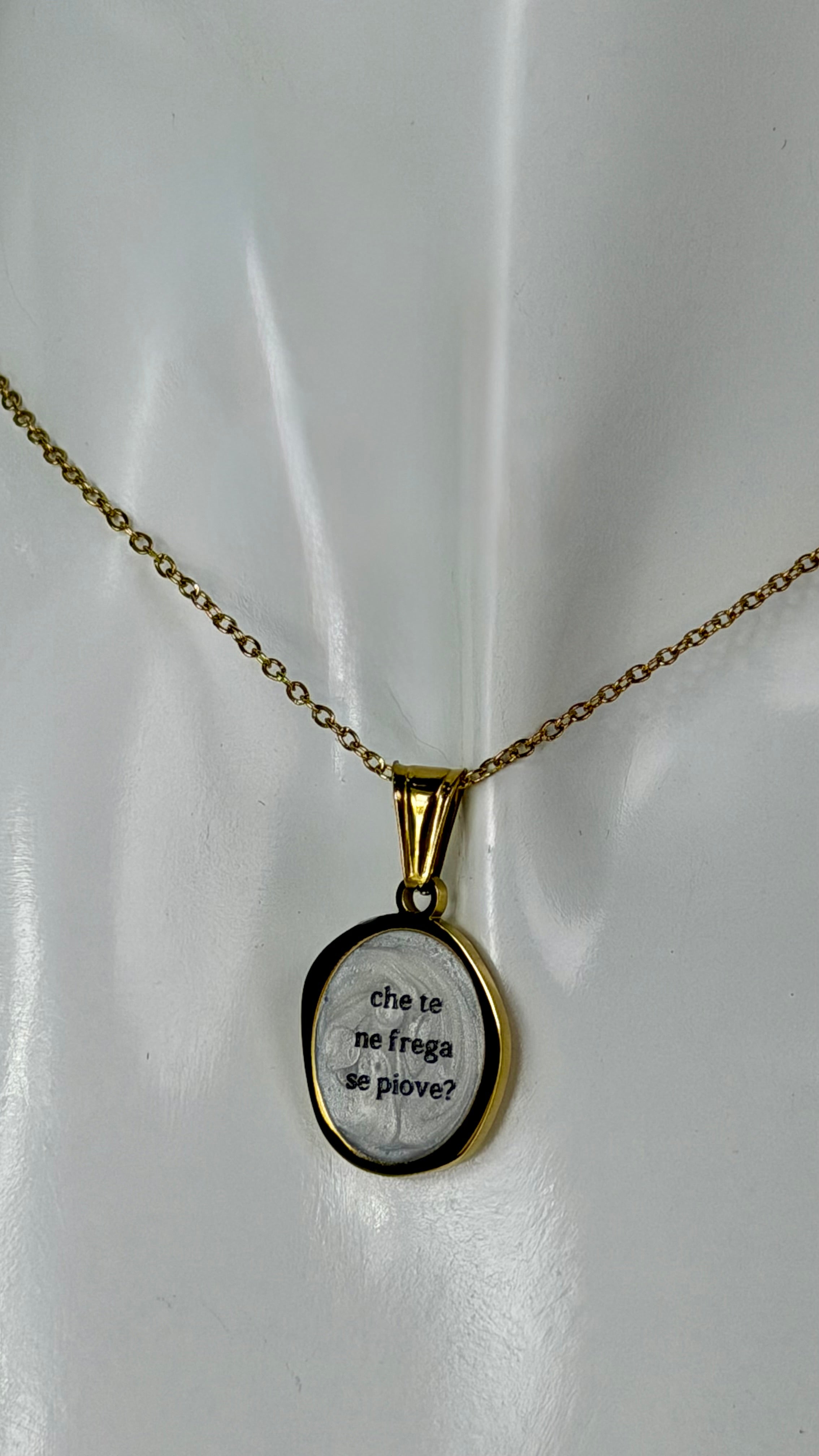 Collana che te ne frega se piove ?