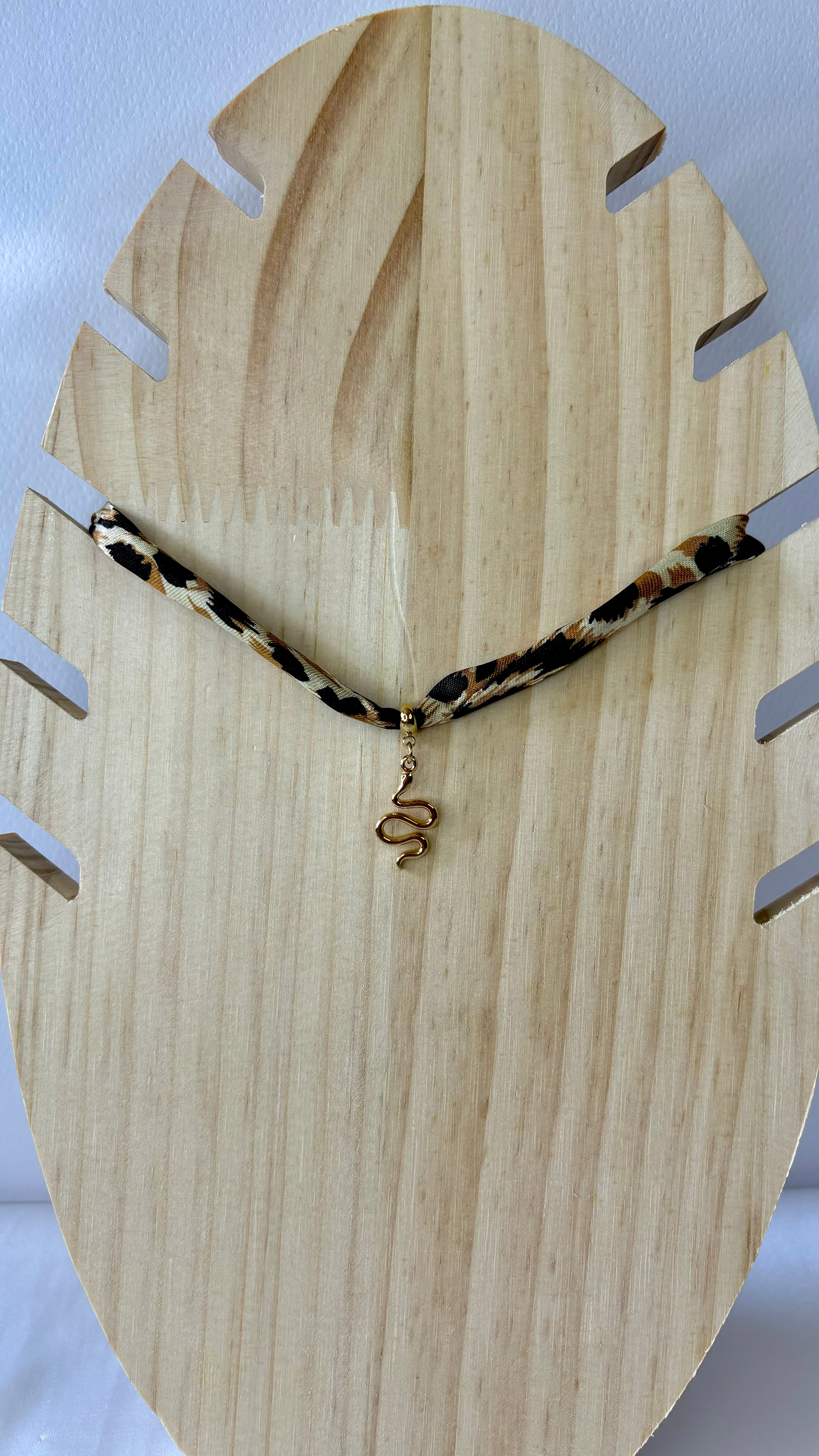 Choker con ciondolo